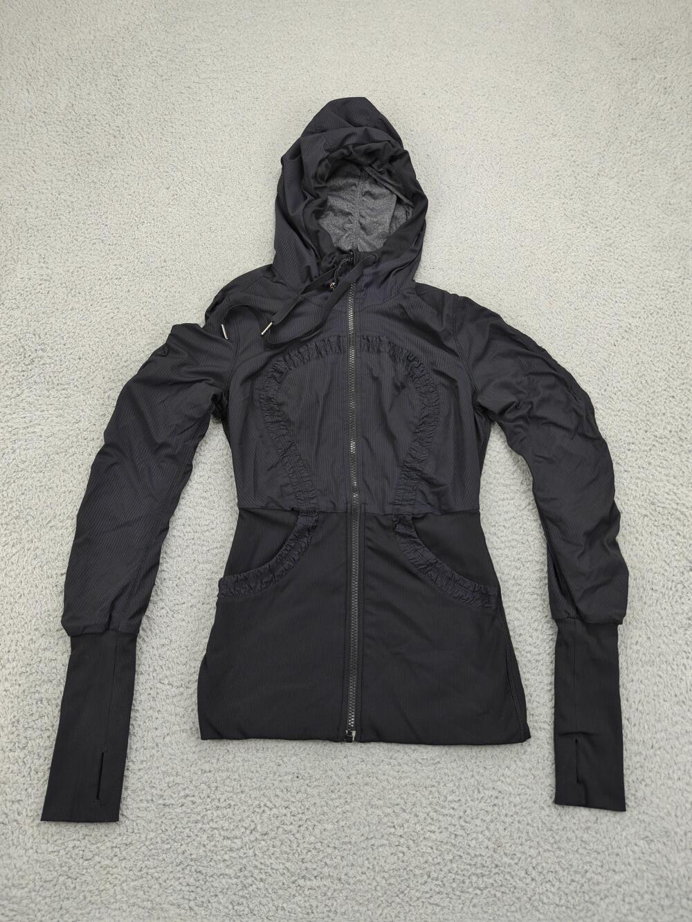 Lululemon Jacket Womens 6 Black Hooded Full Zip Thumbholes Ruched Pockets Yoga